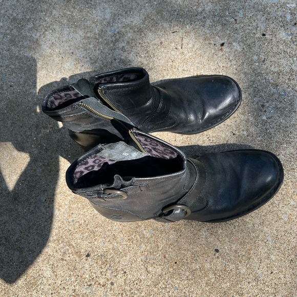 BORN Ankle Boots - Picture 2 of 10
